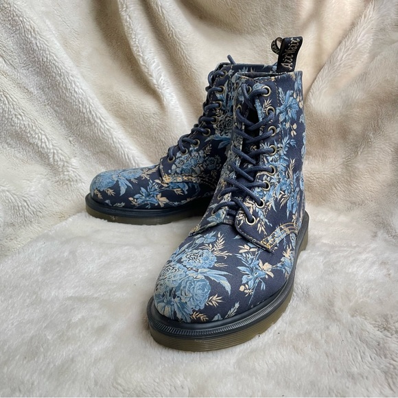 Dr. Martens Beckett Blue Floral Canvas Boots - Picture 9 of 12